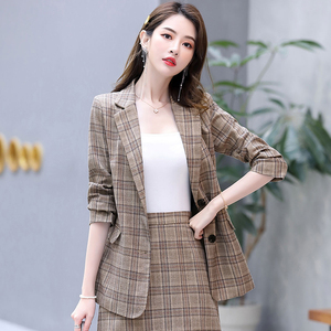 女生套装职业裙装时尚