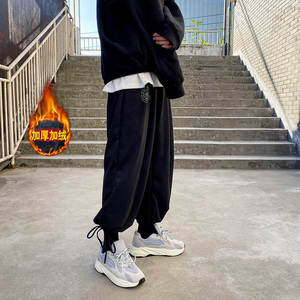 卫裤男秋冬oversize加绒加厚束脚盐系高街运动裤搭配马丁靴的裤子