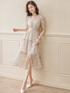 碎花雪纺连衣裙女夏2022年新款夏季长裙气质薄款法式显瘦收腰裙子