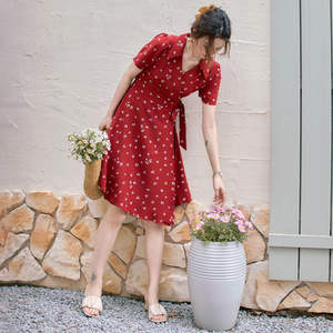 法式优雅复古红色印花连衣裙2024新款气质通勤收腰显瘦雪纺中长裙