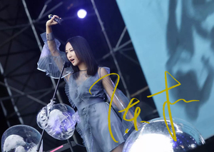 6寸 陈粒 亲笔签名照片 35 号