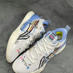 国产之光专业篮球比赛鞋全新配盒闪击8圣诞节配色篮球鞋