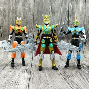 正版 梦想三国 传奇英雄 关羽 张飞 赵云等黄金版变形战将 摆件