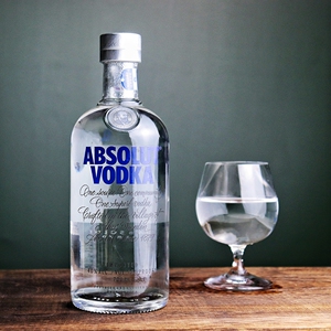 买一送一酒杯#瑞典absolut vodka 绝对伏特加原味酒 700ml