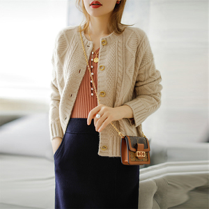 秋冬新款纯羊毛衫针织开衫女外穿短款宽松复古绞花羊绒毛衣外套厚