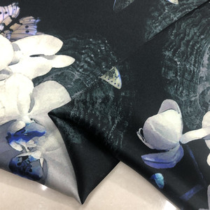 上海真丝缎桑蚕丝数码喷绘22姆米黑色底蝴蝶花朵丝绸高档服装面料