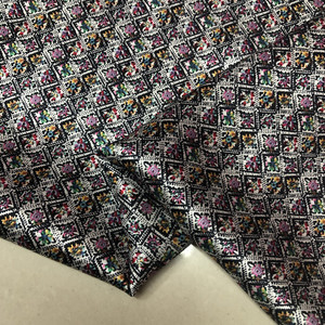 上海真丝缎桑蚕丝数码喷绘22姆米印花菱形格丝绸高档服装面料