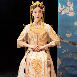 古装新娘嫁衣金色