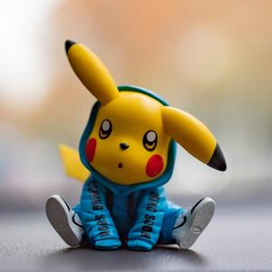 q版潮服皮卡丘创意公仔周边机箱手办动漫二次元手办模型车载摆件