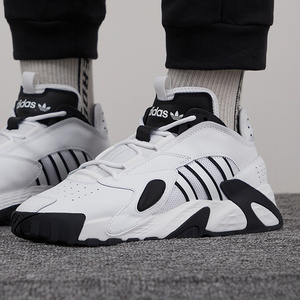 阿迪达斯三叶草熊猫鞋