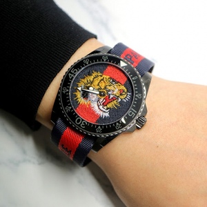 正品gucci古奇手表个性古驰虎头刺绣防水夜光蓝宝石男表ya136215