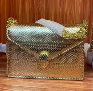 广州厂家新款潮链条包女时尚包包洋气质感吸金蛇头包时尚