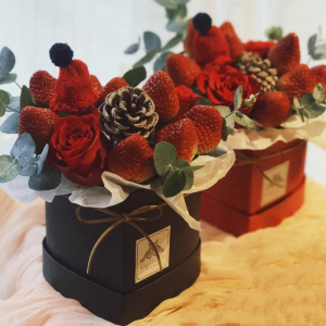 情人节爱心鲜花礼盒草莓盒子包装盒结婚伴手礼喜糖盒心形水果花盒