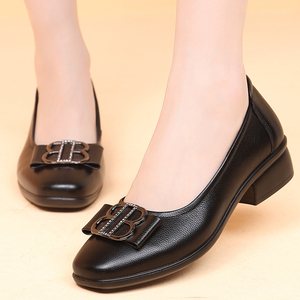 秋季真皮中老年女式皮鞋低跟软底妈妈穿的单鞋50-60岁妇女工作鞋
