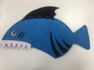 不织布鲨鱼头套幼儿园手工缝制粘贴亲子手工讲故事立体