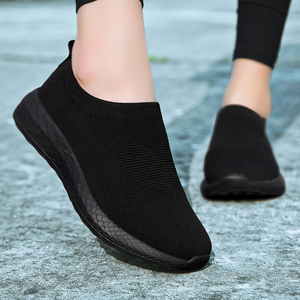 老北京布鞋女全黑色工作上班时尚运动鞋女袜子鞋女一脚蹬懒人鞋女