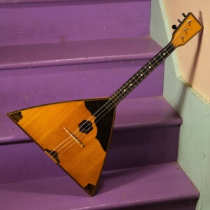 俄罗斯乐器balalaika巴拉莱卡琴三角琴俄国弦乐器