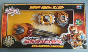 奥迪双钻1代铠甲勇士地虎铠甲召唤器晶石裂地爪地虎侠战斗套装备