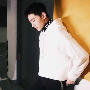 杨洋明星同款白色卫衣男士宽松休闲连帽外套2023秋冬纯棉帅气帽衫