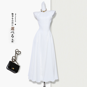 挂脖白色连衣裙女夏法式吊带小众设计领证初恋小白裙收腰海边度假