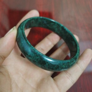 天然药王石手镯强磁西藏藏玉镯子时尚蛇纹石玉手环女简约玉石礼品