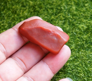 新疆阿勒泰富蕴县杜热镇原石红色沙漠漆把件挂件吊坠125