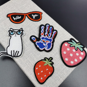 儿童服装绣花贴补丁