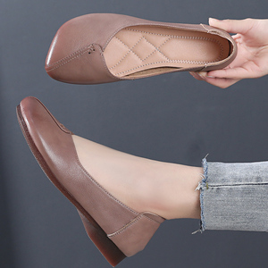 牛筋底浅口一脚蹬妈妈鞋真皮软底宽头中老年女士皮鞋平底复古单鞋
