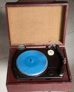 70年代库存  上海c84四速电唱机 黑胶唱片机 留声机 怀旧收藏陈列