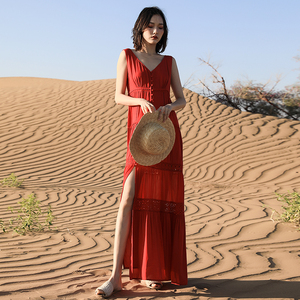 波西米亚连衣裙女夏季2024新款露背吊带裙三亚海边度假红色沙滩裙