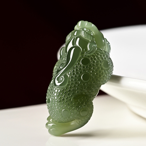 新疆和田玉三足金蟾玉吊坠男女款天然青白玉金蟾挂件招财玉佩挂坠