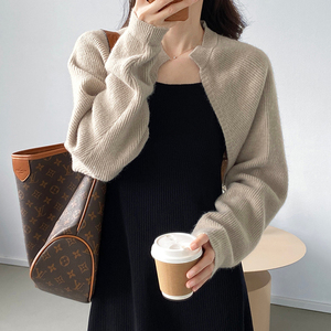 针织开衫女2022新款秋季外搭长袖披肩蝙蝠袖短款上衣外穿毛衣外套