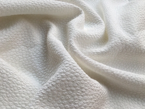 纯白色小颗粒立体圆点聚酯纤维时装面料 衬衫 连衣裙 diy布料_阿里巴