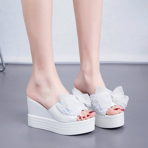 夏季2024新款时尚版鞋厚底松糕跟白色拖鞋韩版坡跟超高跟女凉拖潮
