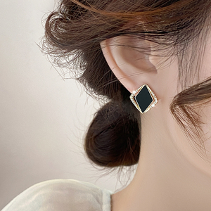 Dior迪奥精致黑色菱形耳钉女2023年新款冷淡风耳环小众设计高级感