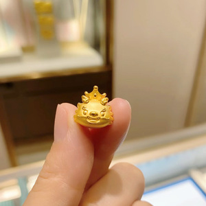 周大福生肖龙转运珠皇冠龙足金999红绳手链女本命年新年礼物