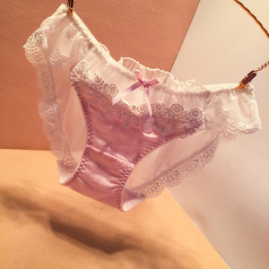 粉色内裤女性感可爱