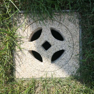 青石地漏黄金麻铜钱浮雕排水沟盖芝麻灰井盖石材雨漏排水地砖加工