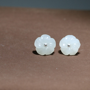 和田玉樱花耳钉