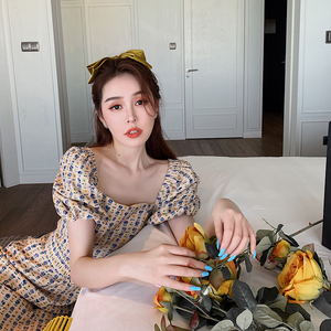 bequeenstory 阡陌花田间的浪漫 这条风铃花裙清新