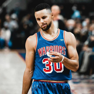 库里30号球衣学生