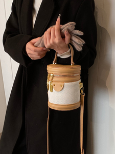 韩国复古手提水桶包包2024新款小众设计圆筒包单肩斜挎女包手机包