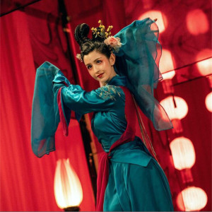 电视剧赤狐书生哈妮克孜同款古装舞衣女莲花裙仙女裙长袖修身性感