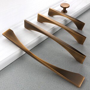 衣柜拉手北欧轻奢柜门抽屉现代小拉扣手简约橱柜门把手黄古铜单孔