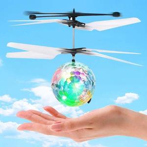 智能感应七彩水晶球飞行手势控制遥控小飞机灯光悬浮充电儿童玩具