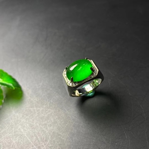 拍卖正品翡翠阳绿色镶嵌蛋面镶嵌戒指缅甸老坑冰透满色男款指环