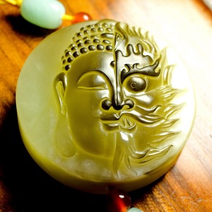 v187a 和田玉籽料黄玉黄口手饰把件一念之间 佛魔 摆件 辽宁析木