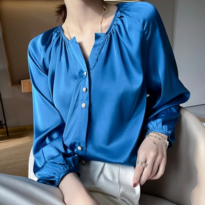 00乐购精品服饰店淘宝妈妈装真丝衬衫洋气鸡心领圆点开衫衬衣桑蚕丝