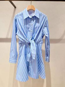 SANDRO2024早春新款女装法式蓝色衬衫领条纹收腰连衣裙