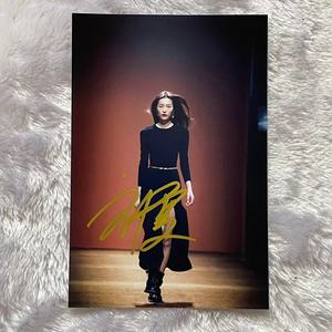 刘雯签名照 亲笔签名照片保真 明星应援礼物品送同学送女朋友现货